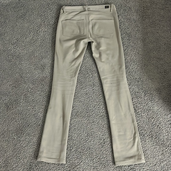 I’m selling khaki jeans they are in great condition - Picture 2 of 2